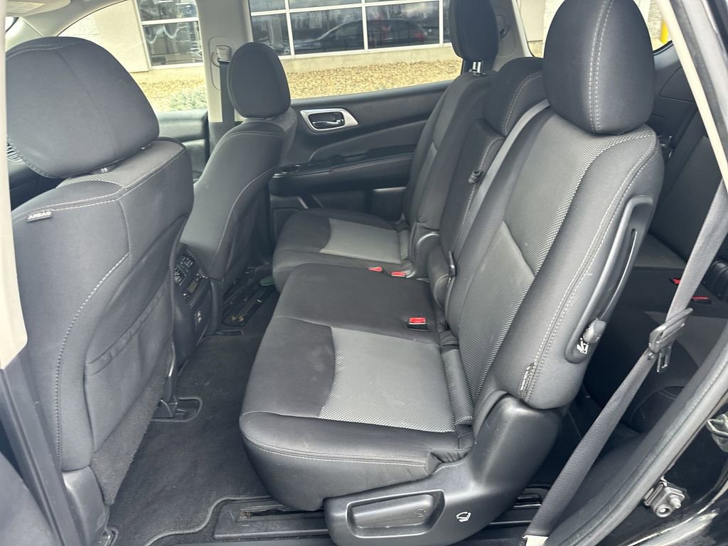 Used 2018 Nissan Pathfinder SV image 22