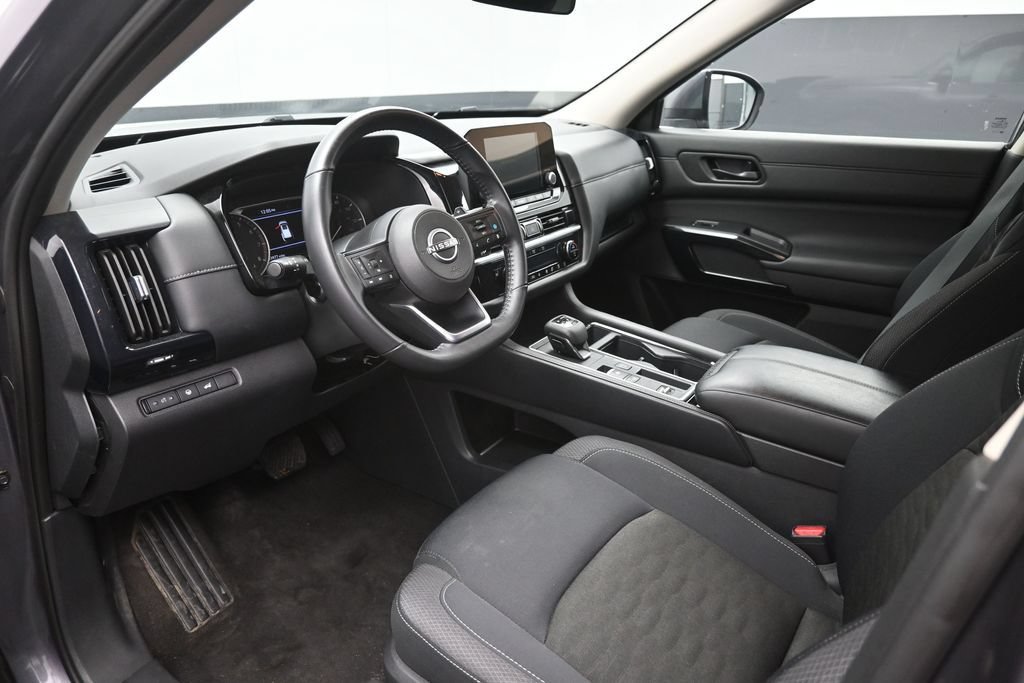 Used 2025 Nissan Pathfinder SV FWD image 19