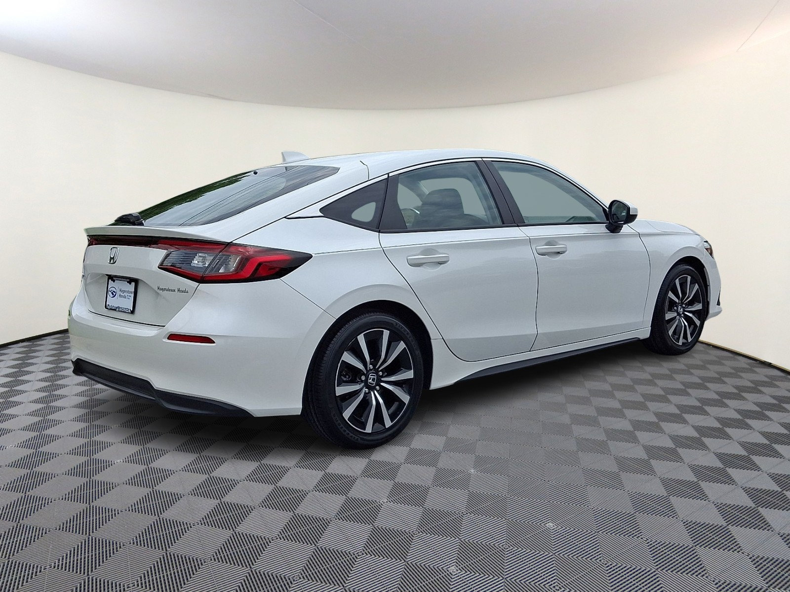 Used 2024 Honda Civic EX-L image 6