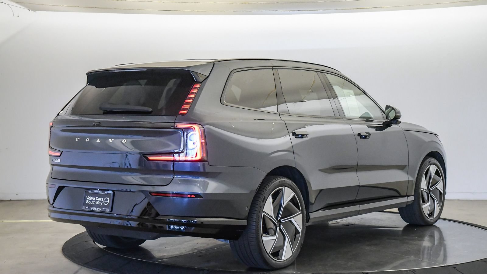 Certified 2025 Volvo EX90 Ultra AWD/4WD image 4