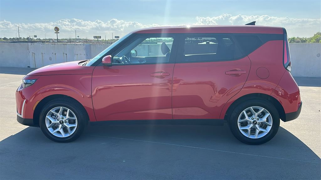 Used 2025 Kia Soul LX w/ LX Technology Package FWD image 9