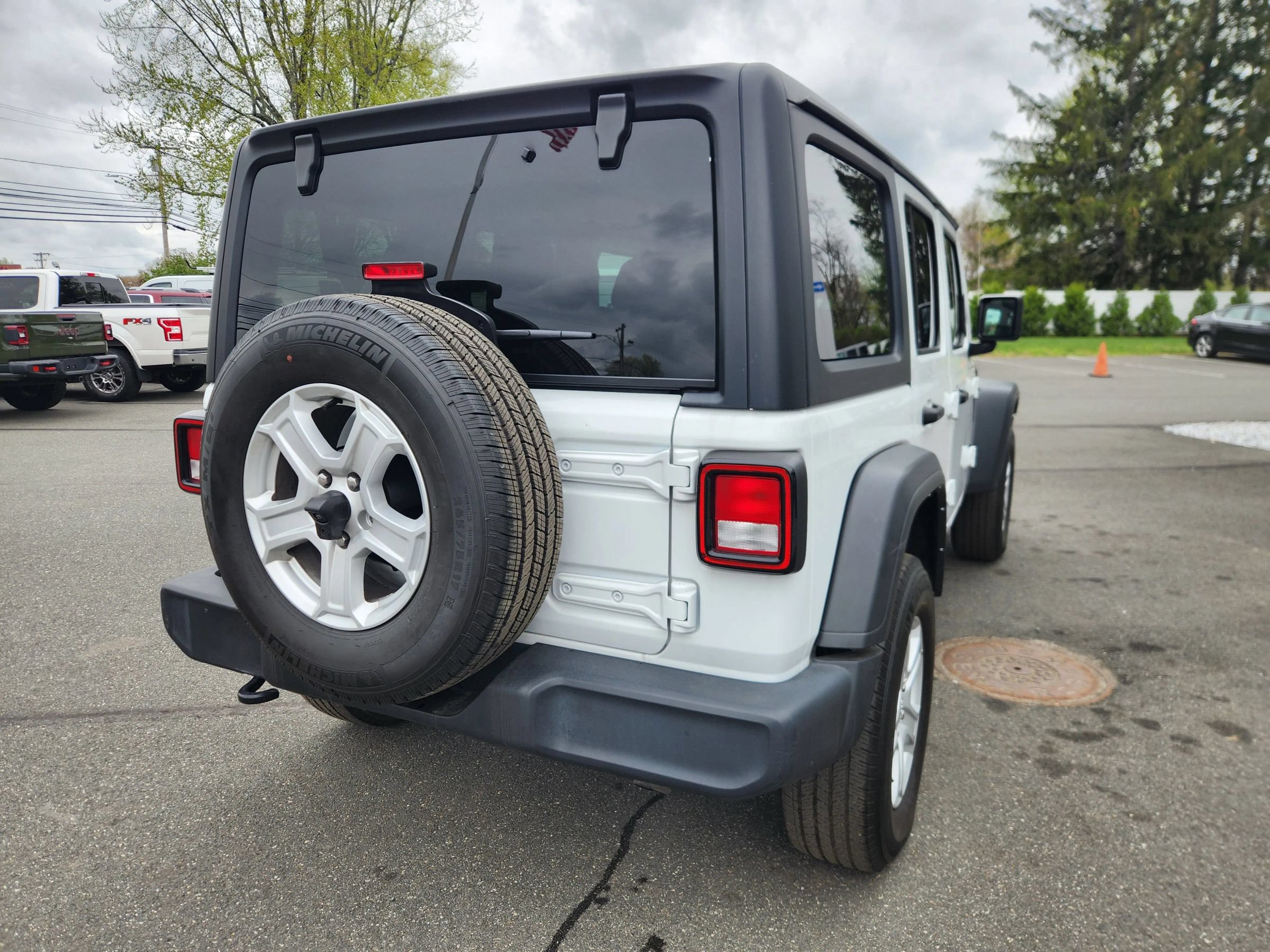 Used 2022 Jeep Wrangler Unlimited Sport AWD/4WD image 14