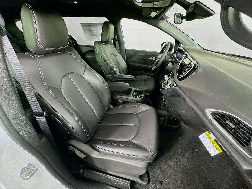 New 2026 Chrysler Voyager LX FWD image 35