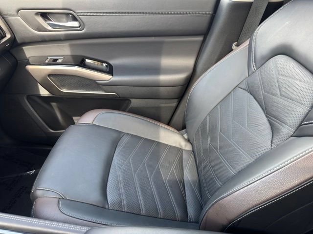Used 2025 Nissan Pathfinder Platinum AWD/4WD image 27
