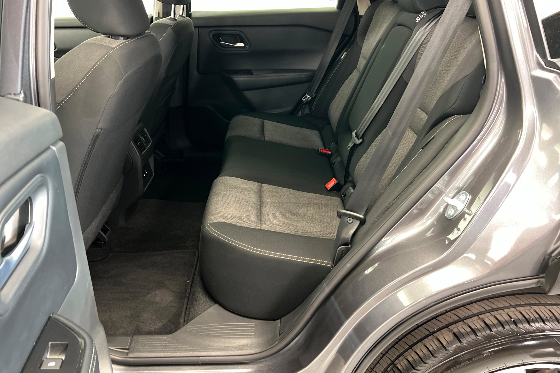 Used 2025 Nissan Rogue SV image 22