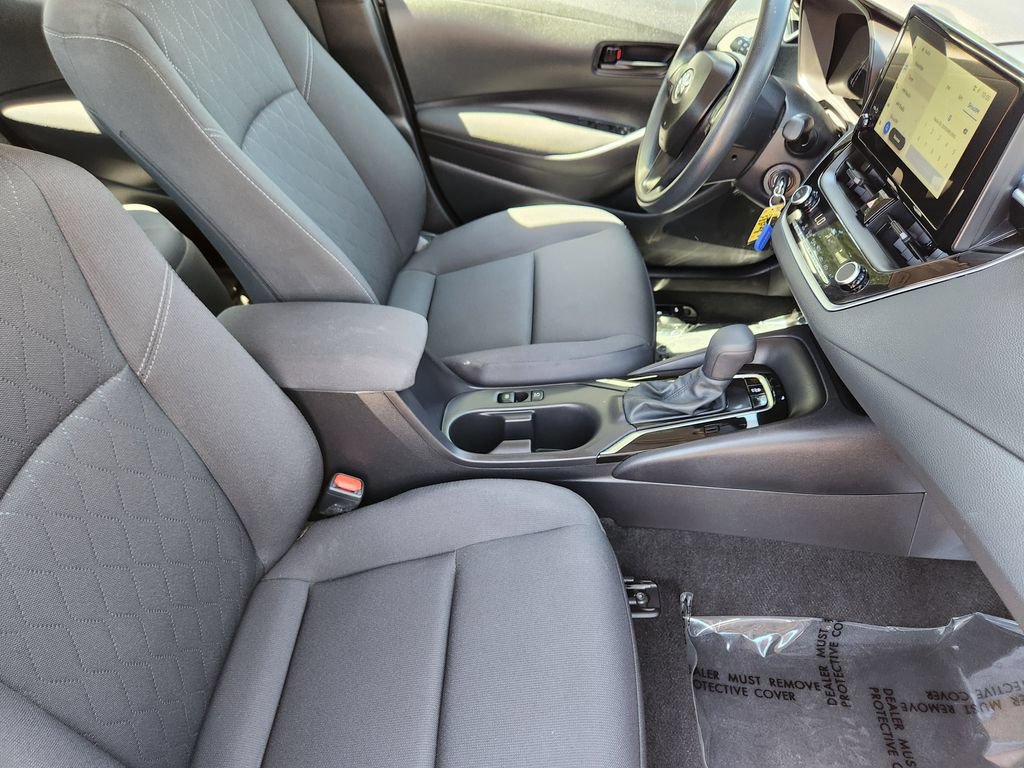 Used 2026 Toyota Corolla LE FWD image 5