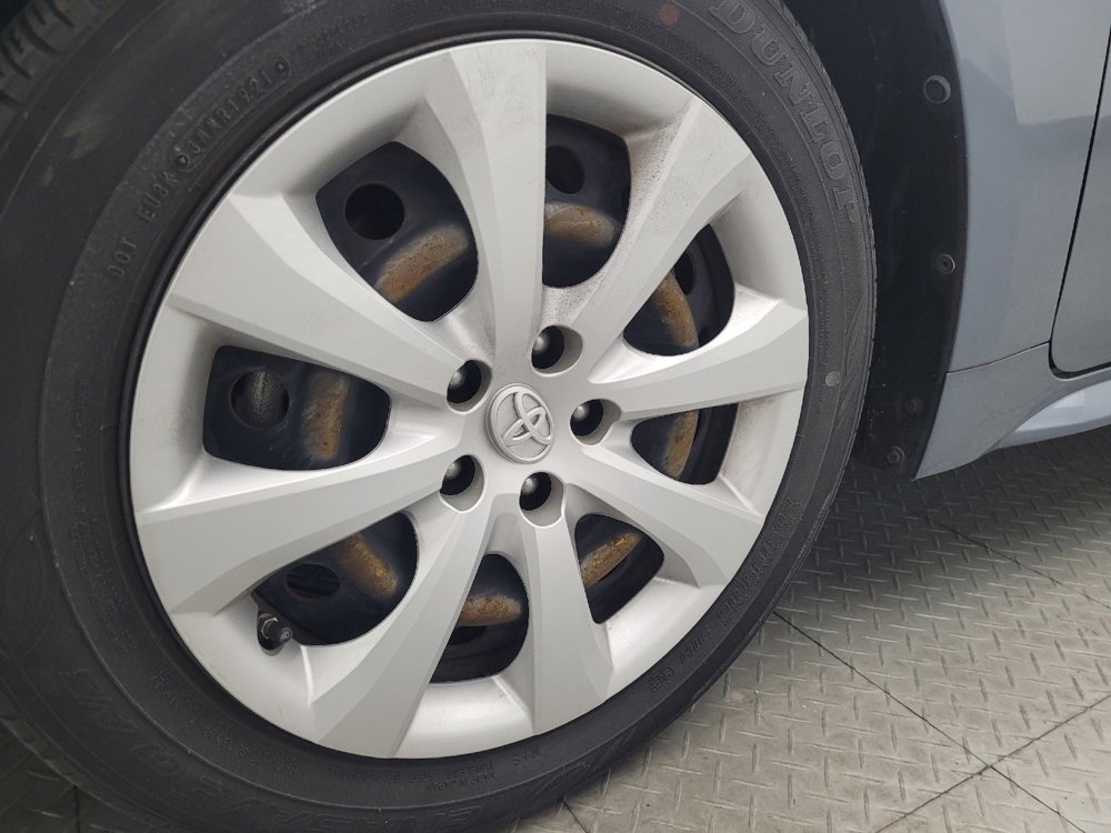 Used 2021 Toyota Corolla LE image 31