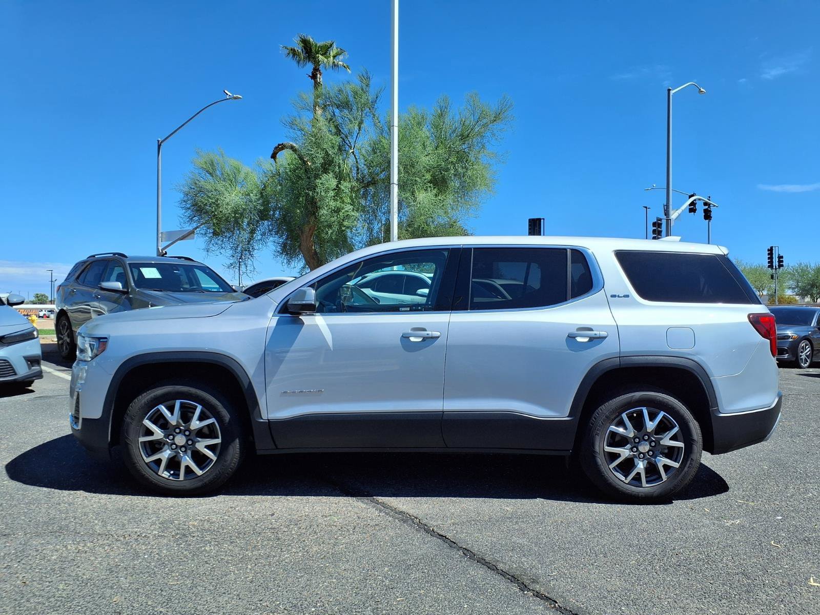 Used 2020 GMC Acadia SLE FWD image 9