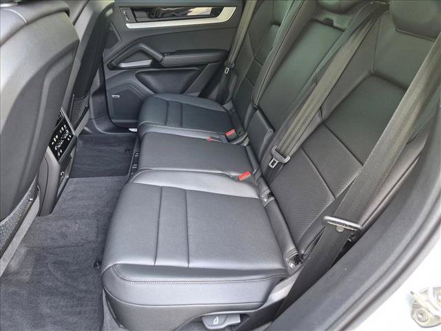 Used 2026 Porsche Cayenne AWD/4WD image 20