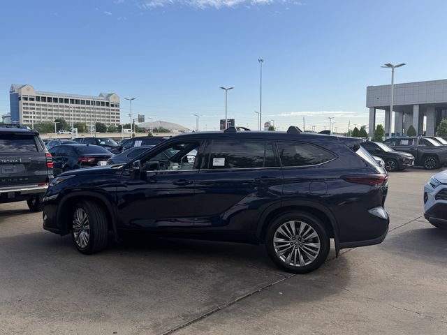 Used 2025 Toyota Highlander Platinum image 8