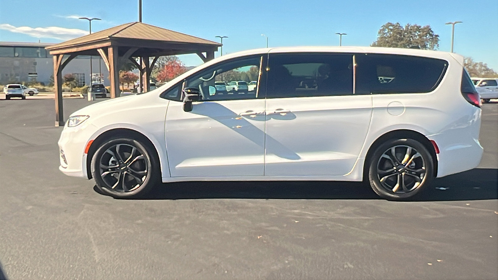 New 2026 Chrysler Pacifica Select image 6