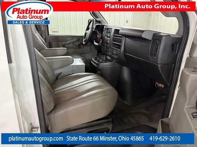 Used 2017 Chevrolet Express 3500 Extended image 35