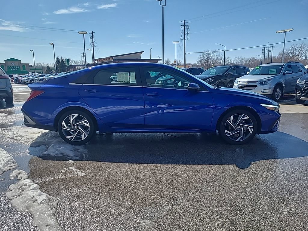 Used 2025 Hyundai Elantra Limited image 7