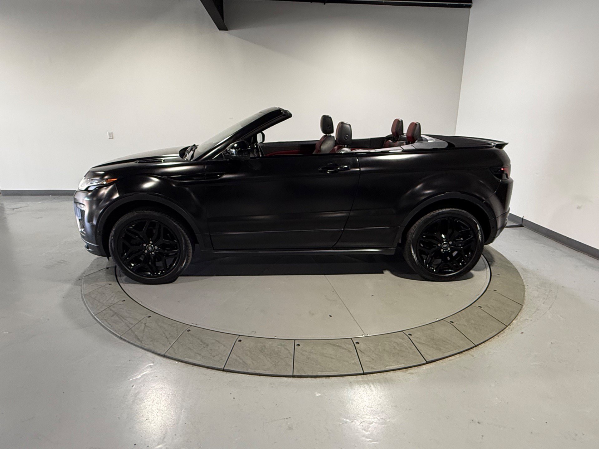 Used 2018 Land Rover Range Rover Evoque HSE Dynamic AWD/4WD image 16