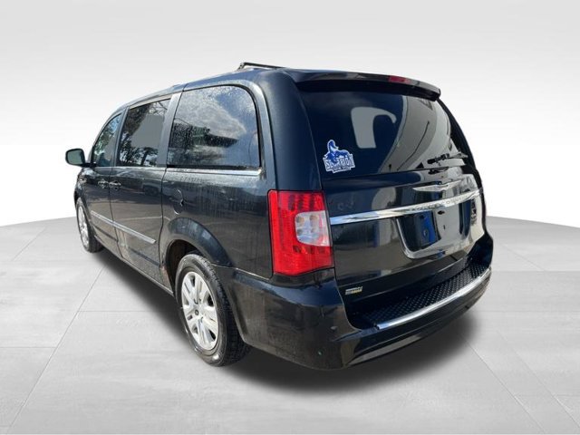 Used 2014 Chrysler Town & Country Touring FWD image 3