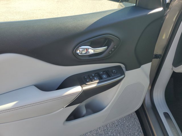 Used 2020 Jeep Cherokee Limited w/ Luxury Group image 22