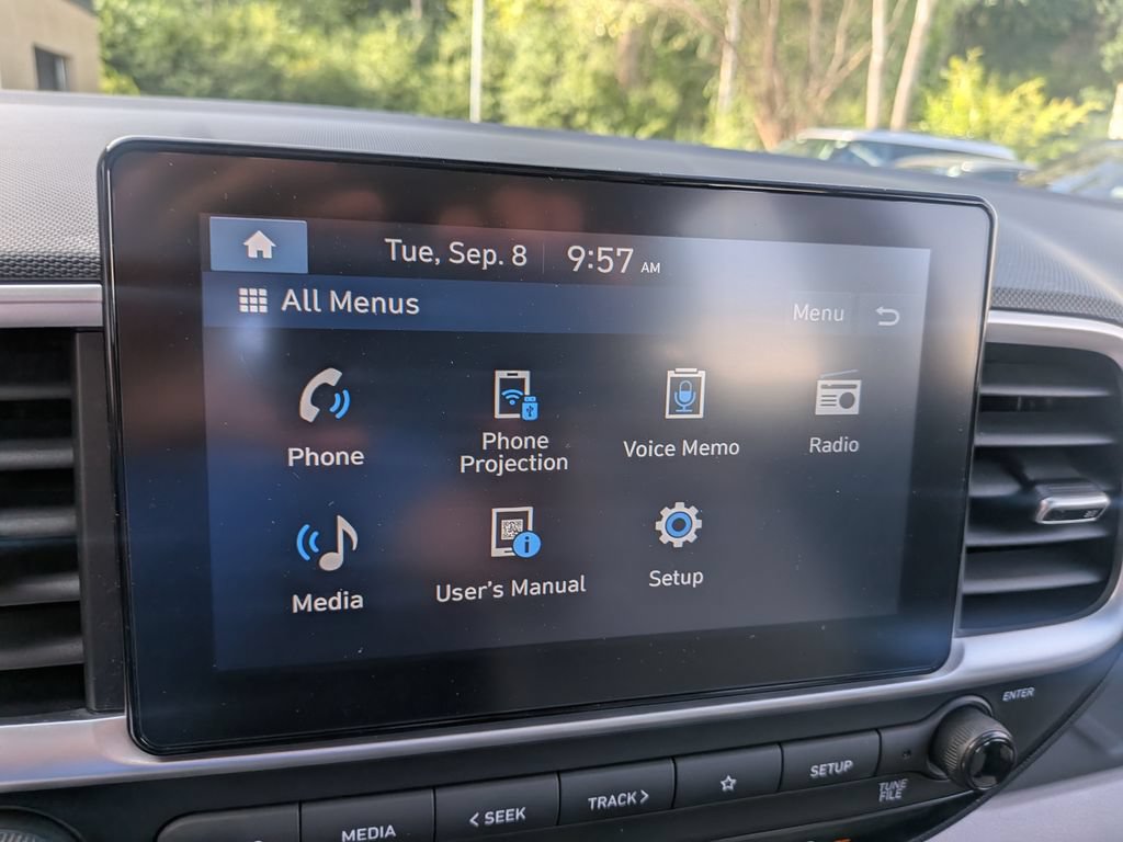 Certified 2024 Hyundai Venue SEL FWD image 21