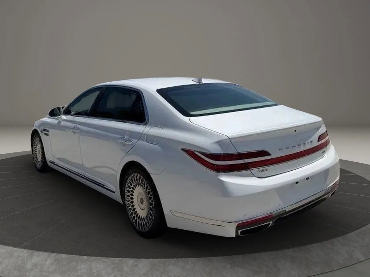 Used 2020 Genesis G90 5.0 Ultimate RWD image 5
