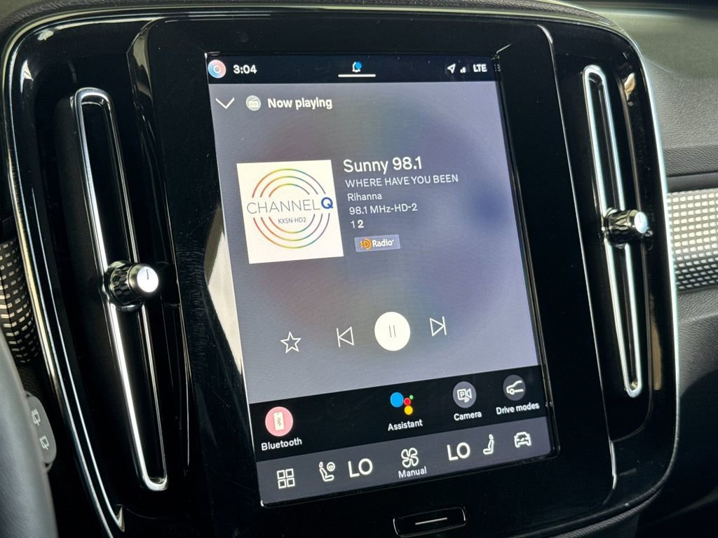 Certified 2025 Volvo XC40 B5 Plus image 17