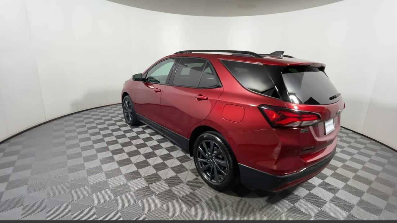 Used 2022 Chevrolet Equinox RS w/ RS Leather Package FWD image 8