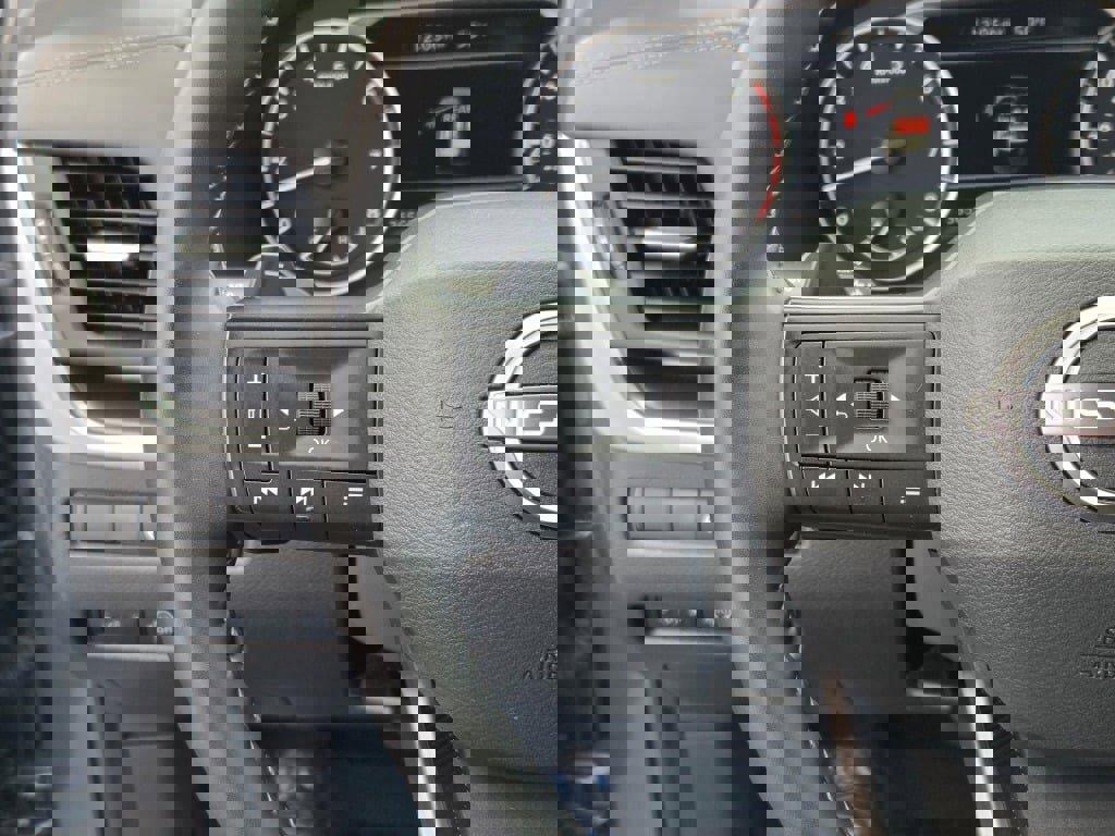 Used 2025 Nissan Rogue SV FWD image 29