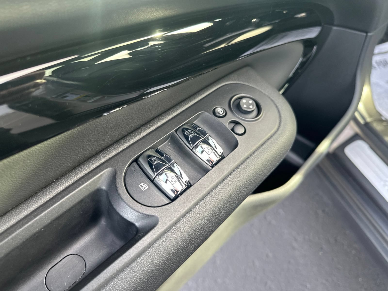 Used 2023 MINI Cooper Clubman S w/ Premium Package FWD image 20