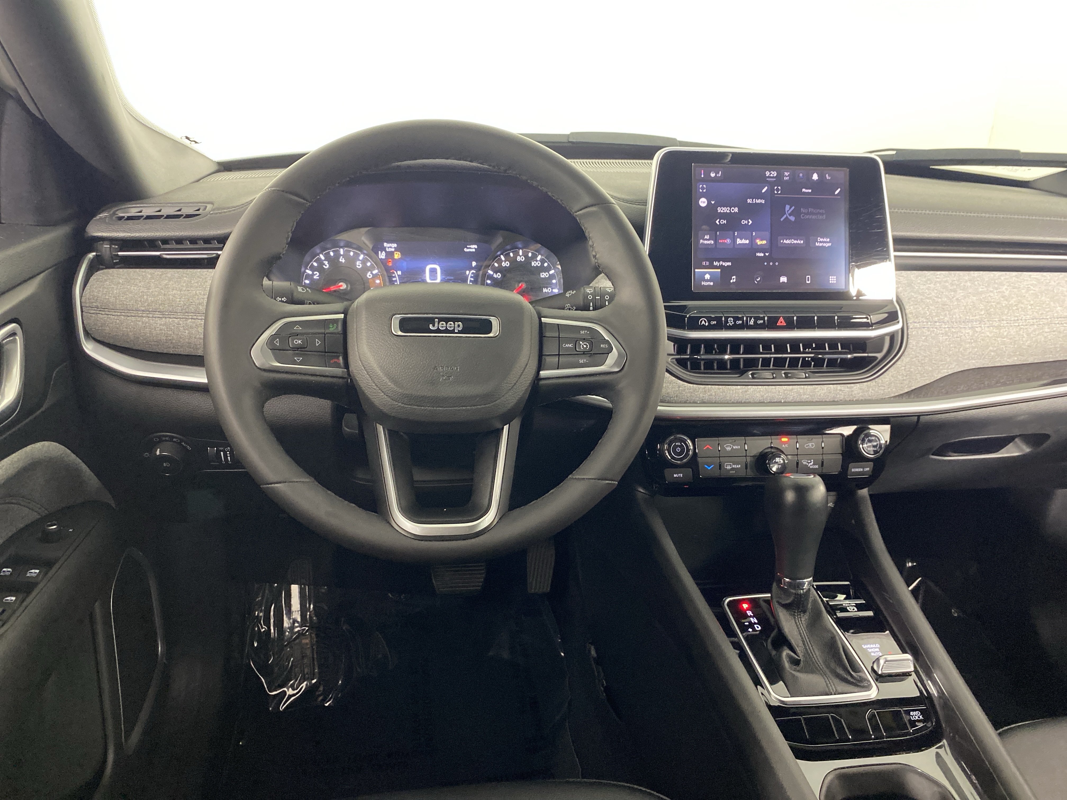 Used 2025 Jeep Compass Latitude AWD/4WD image 40