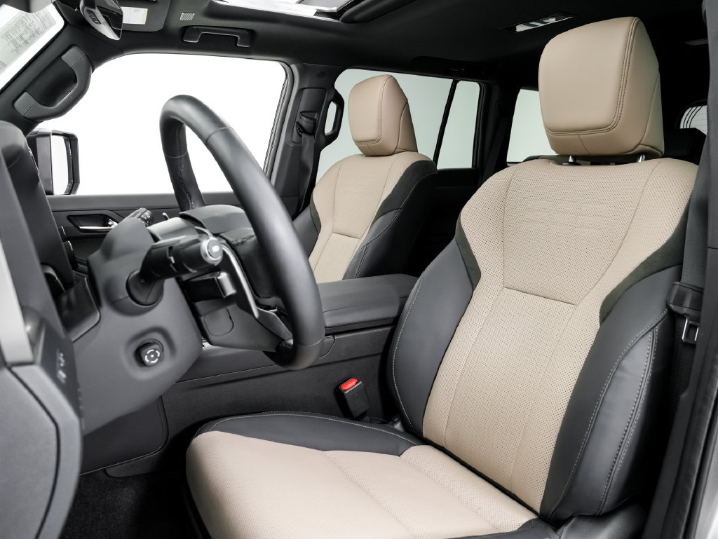 Used 2025 Lexus GX 550 AWD/4WD image 5