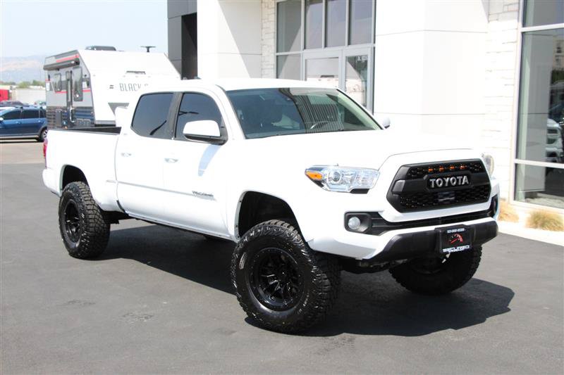 Used 2019 Toyota Tacoma SR5 AWD/4WD image 2