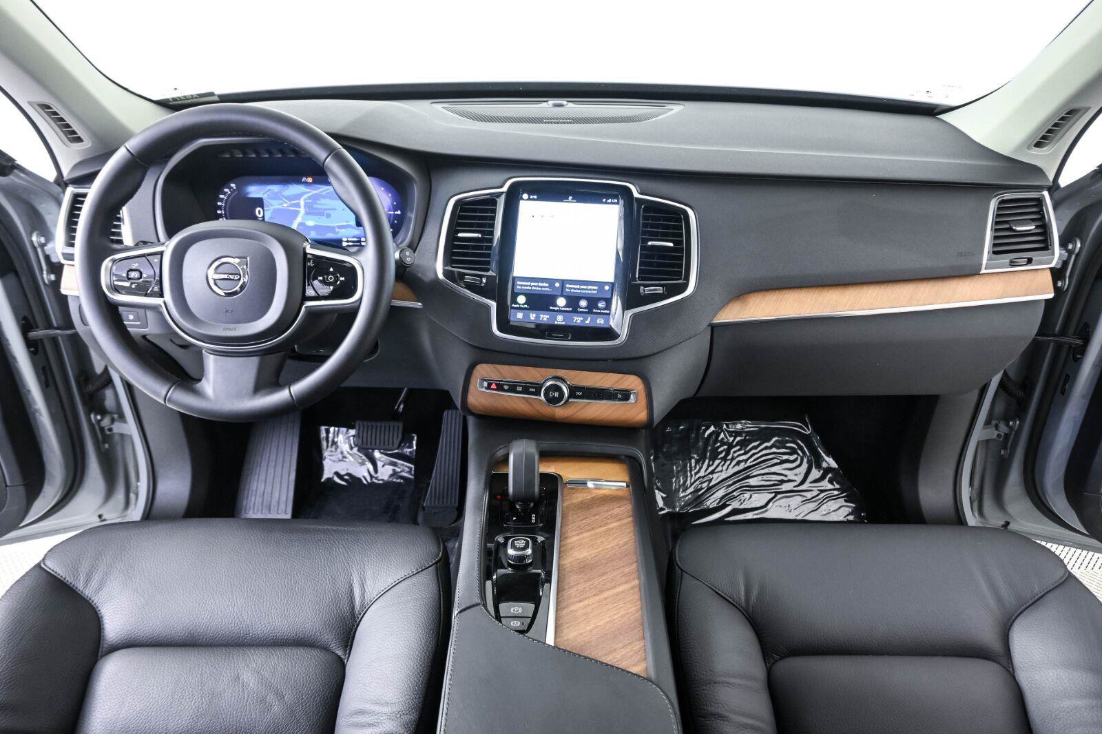 Certified 2024 Volvo XC90 T8 Plus w/ Protection Package Premier AWD/4WD image 18