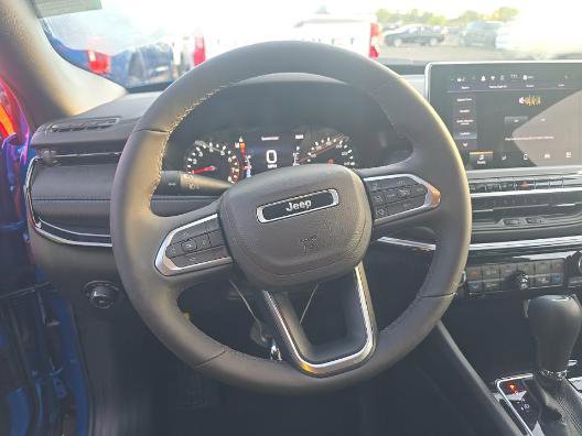 Used 2026 Jeep Compass Limited AWD/4WD image 8