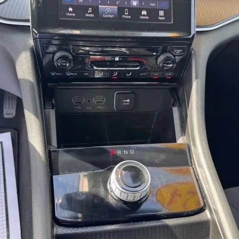 Used 2024 Jeep Grand Cherokee Laredo RWD image 14