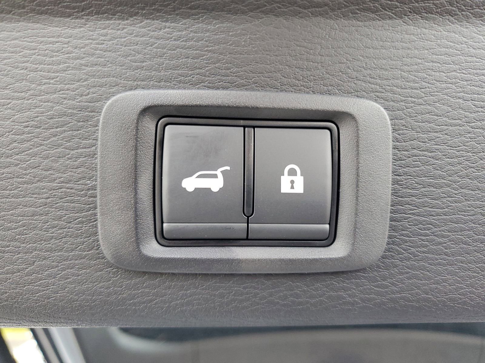 New 2025 Mitsubishi Outlander SE image 30