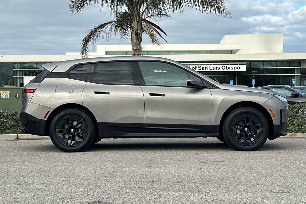 Used 2023 BMW iX xDrive50 w/ Premium Package image 2