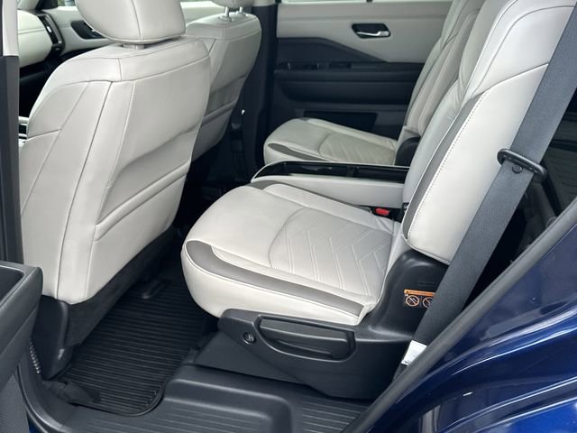 Used 2022 Nissan Pathfinder Platinum w/ Lighting Package (N93) image 4