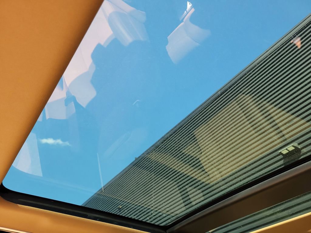 Used 2025 Land Rover Range Rover Long Wheelbase SE image 39