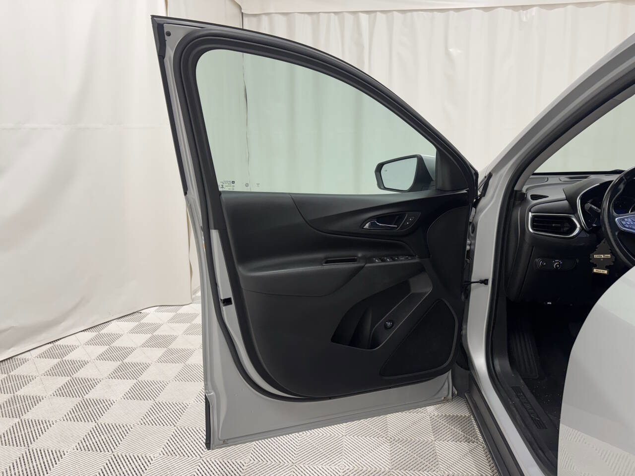 Used 2022 Chevrolet Equinox LT w/ Driver Convenience Package image 11