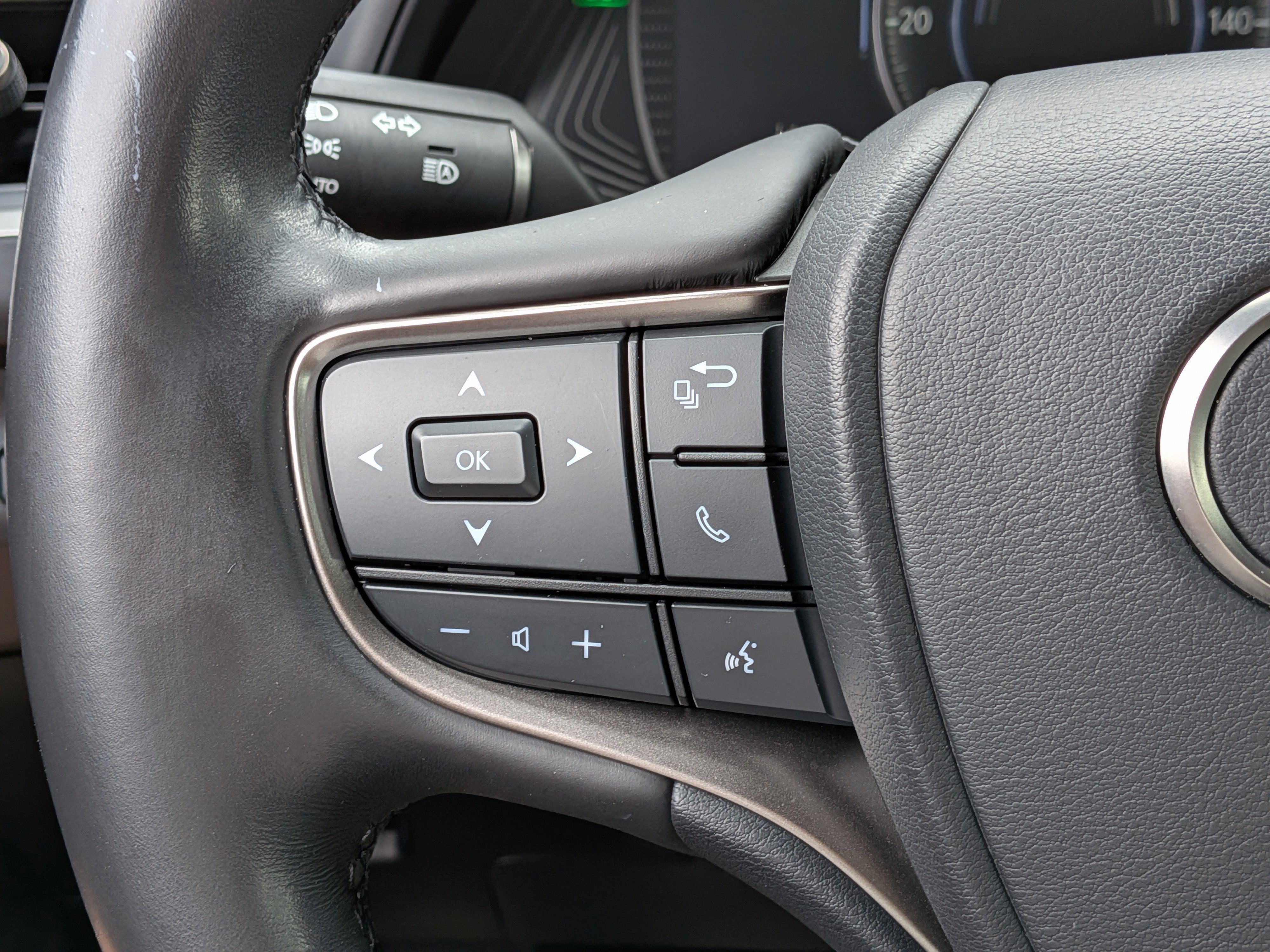 Used 2024 Lexus UX 250h FWD w/ Premium Package image 26