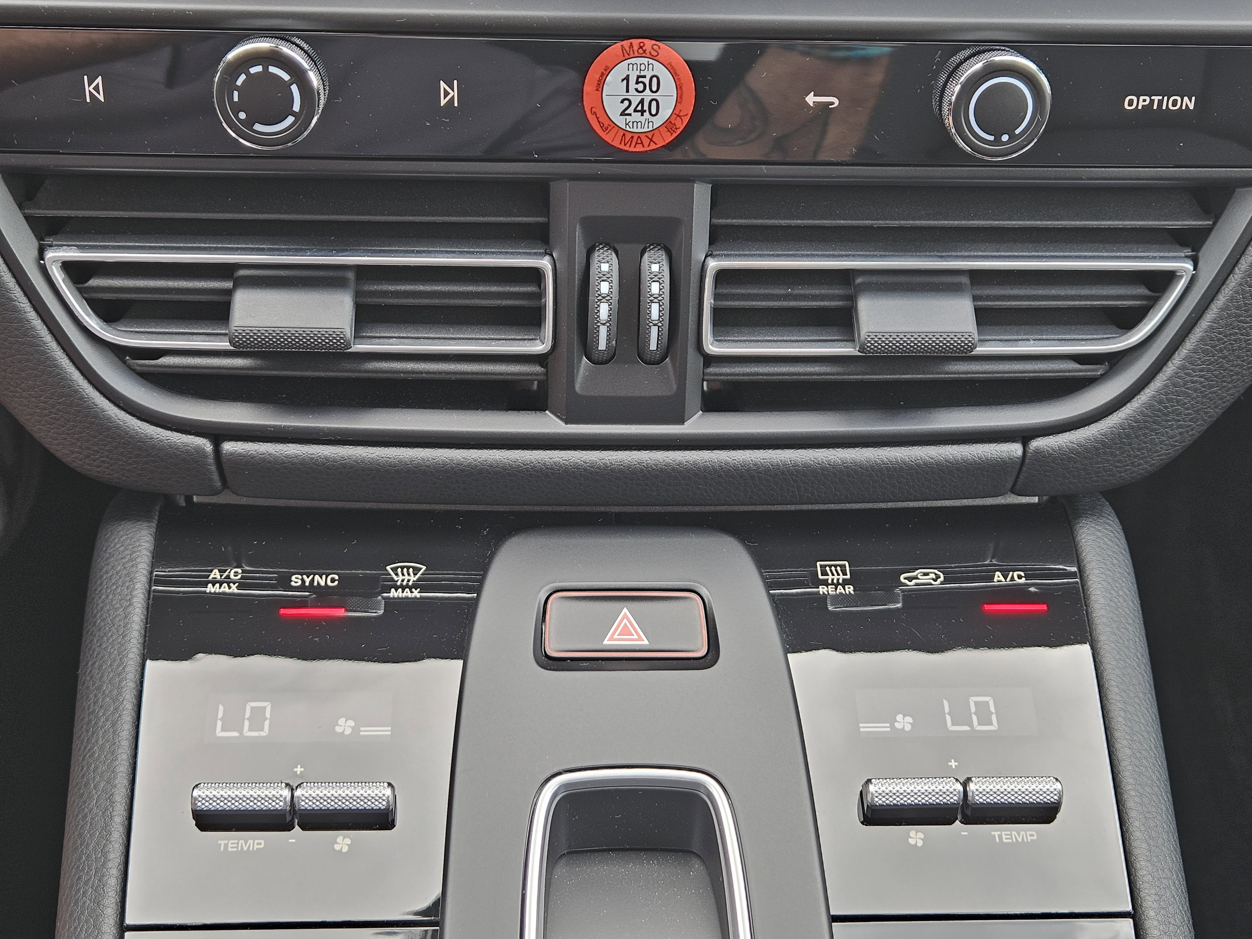Certified 2026 Porsche Macan AWD/4WD image 19