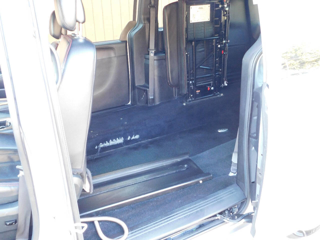 Used 2018 Dodge Grand Caravan GT image 24