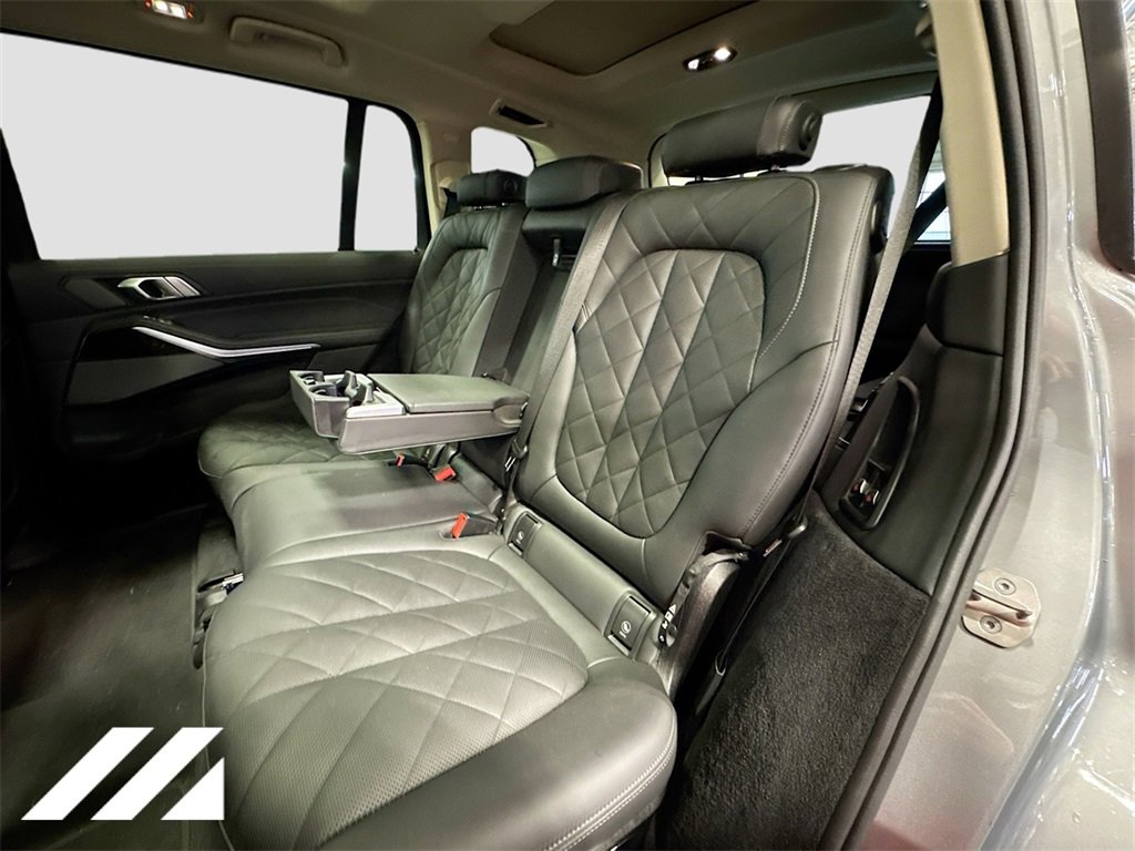 Used 2024 BMW X7 xDrive40i w/ Premium Package image 27