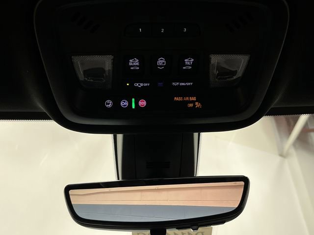 Used 2023 Chevrolet Traverse RS image 29