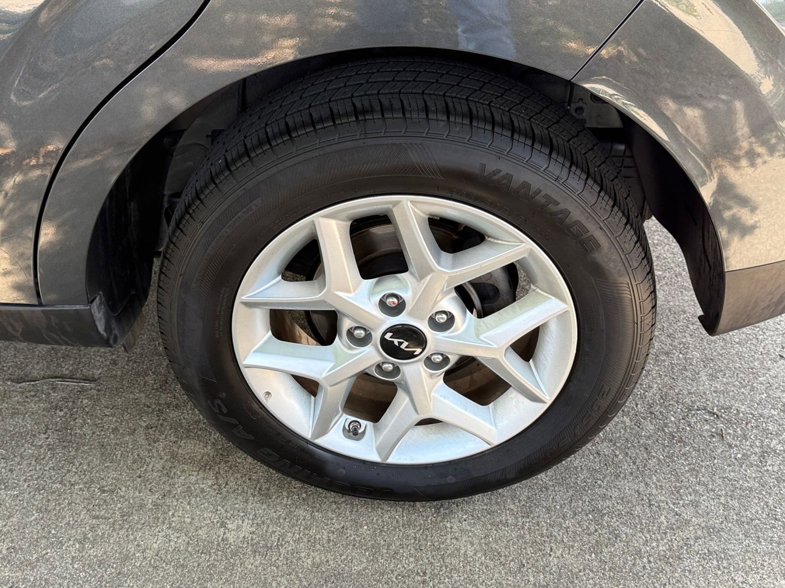 Used 2025 Kia Soul LX w/ LX Technology Package FWD image 30
