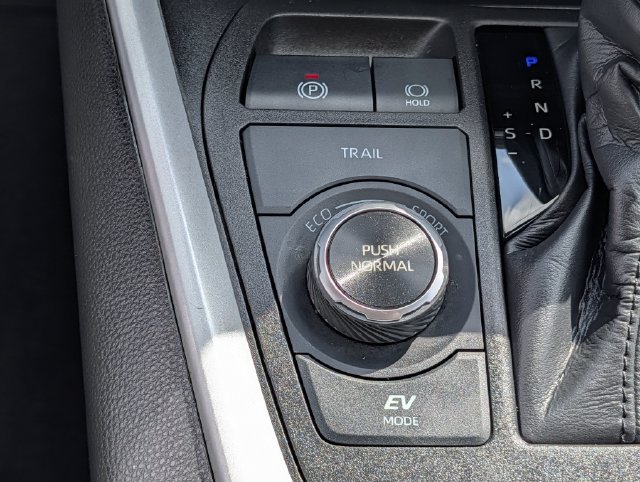 Used 2023 Toyota RAV4 XLE AWD/4WD image 16