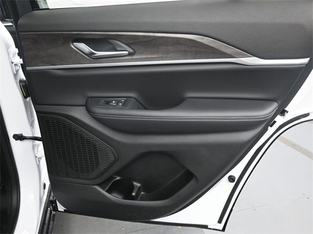 New 2025 Jeep Grand Cherokee Limited w/ Black Appearance Package image 9