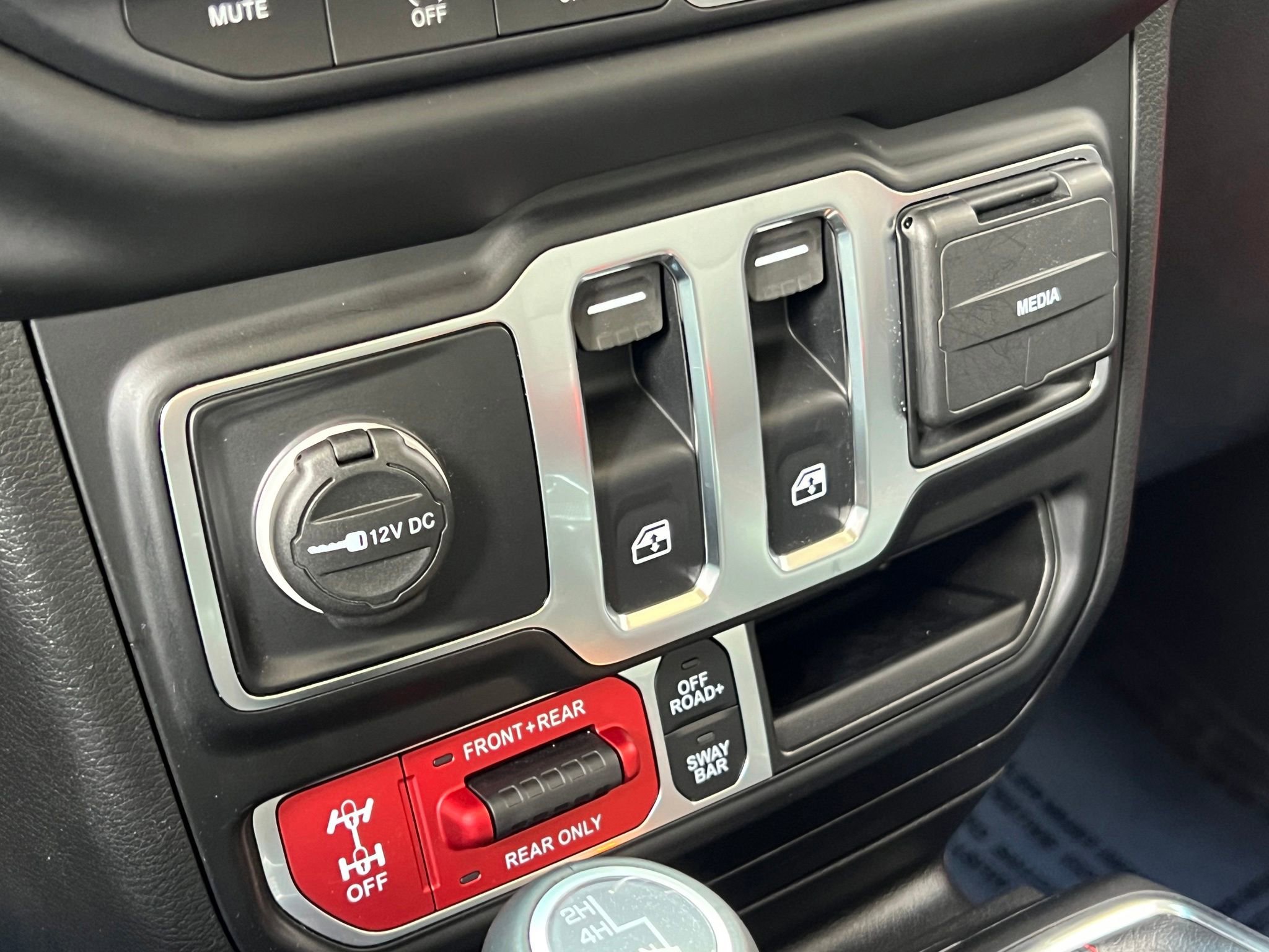 Used 2021 Jeep Wrangler Rubicon w/ Cold Weather Group AWD/4WD image 19