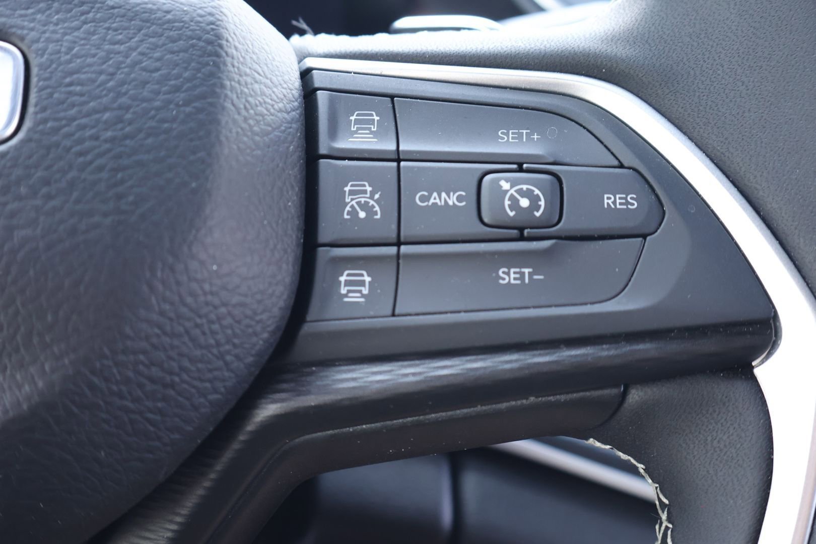 Used 2024 Jeep Grand Cherokee Laredo X AWD/4WD image 21
