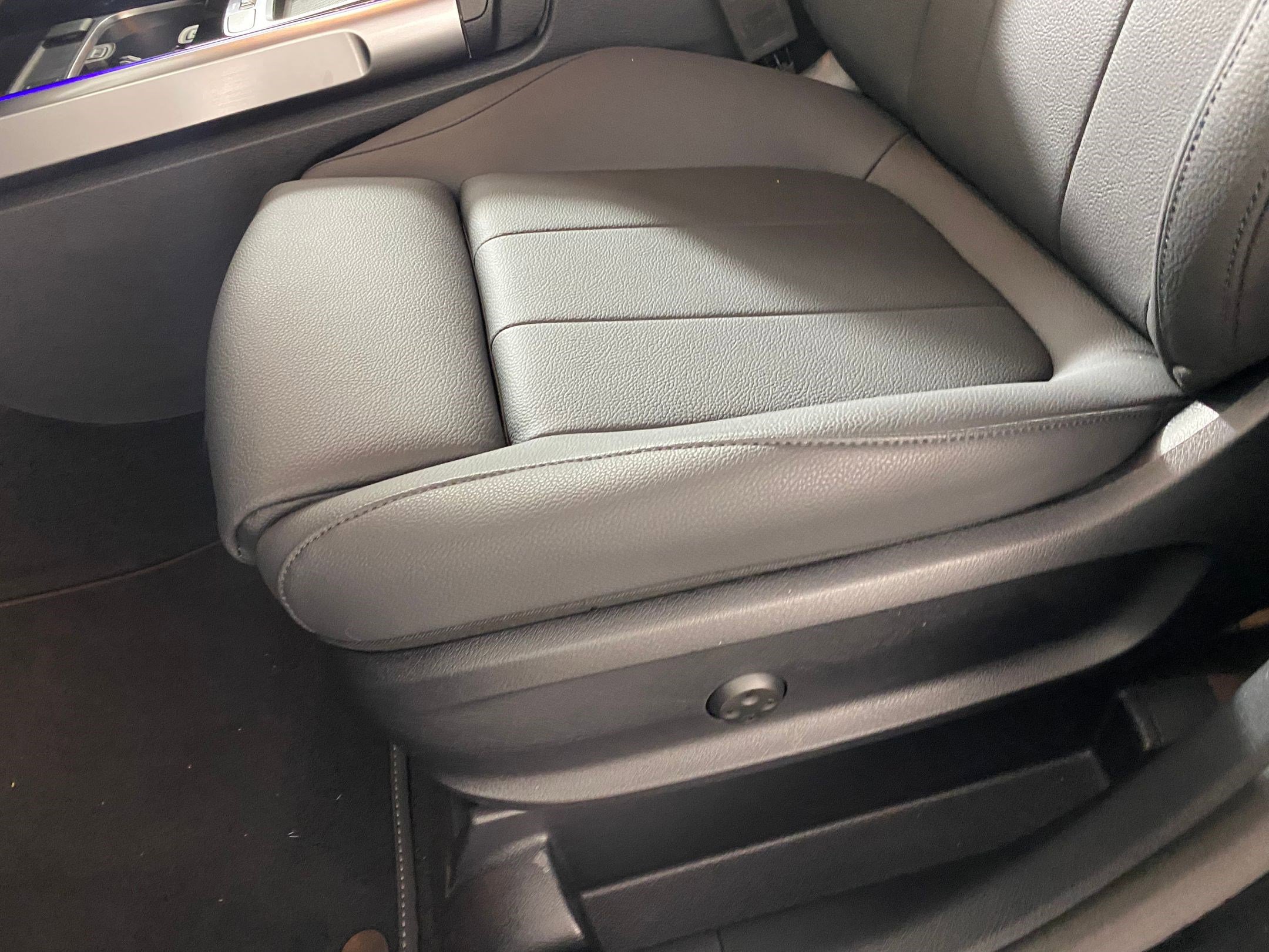 New 2025 Mercedes-Benz GLB 250 4MATIC image 12