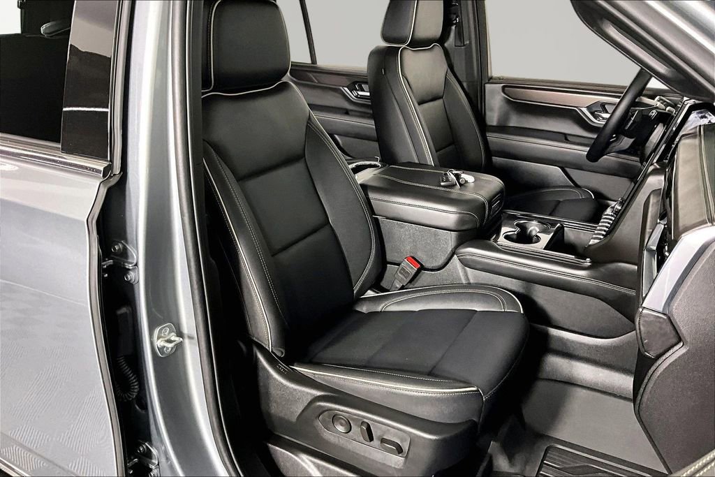 Used 2025 GMC Yukon Elevation AWD/4WD image 28