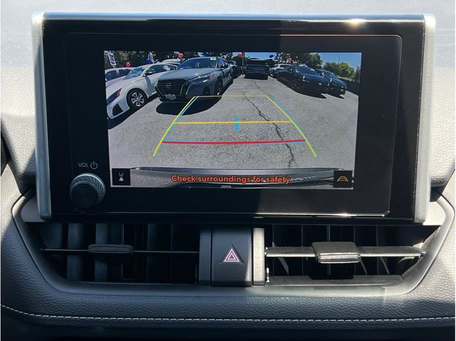 Used 2023 Toyota RAV4 LE FWD image 15